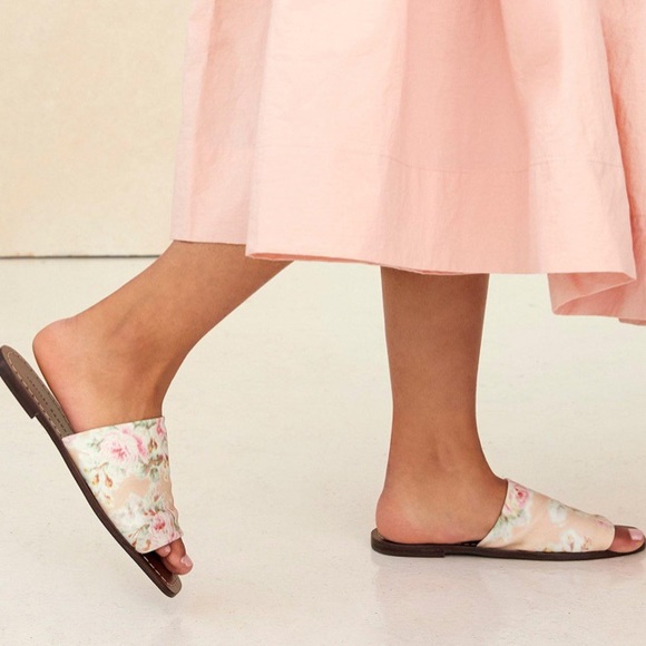 Loeffler Randall slides - Picture 1 of 5